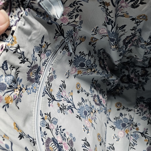 Vera Bradley Soft Sky Paisley Grand Tote Bag - Picture 5 of 13